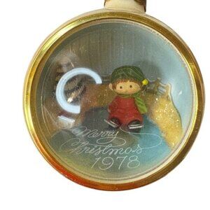 Vintage Hallmark Tree-Trimmer Collection Ornament Merry Christmas 1978
